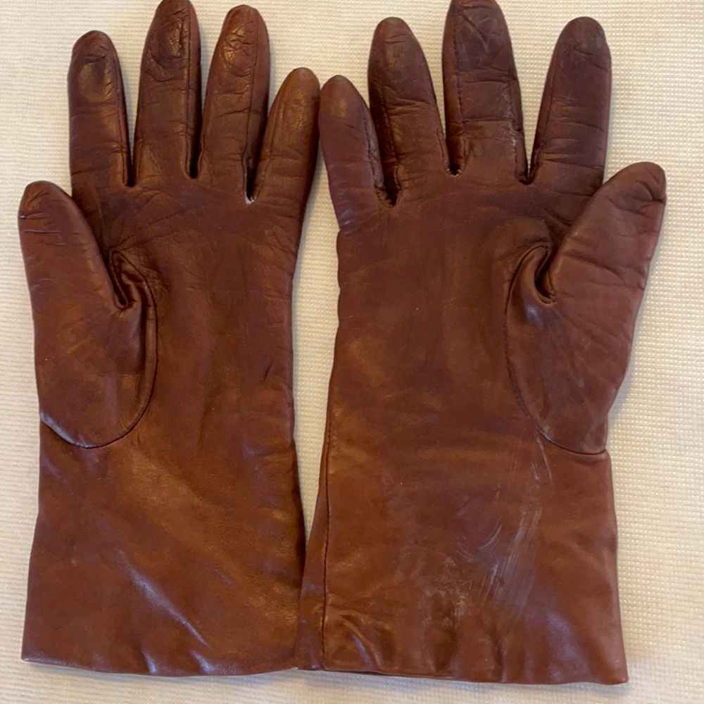 LORD and TAYLOR Leather Gloves.  Sz.71/2